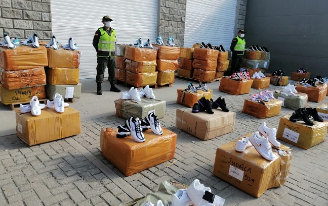 La mercancía era transportada de manera ilegal en un contenedor, reportaron las autoridades.