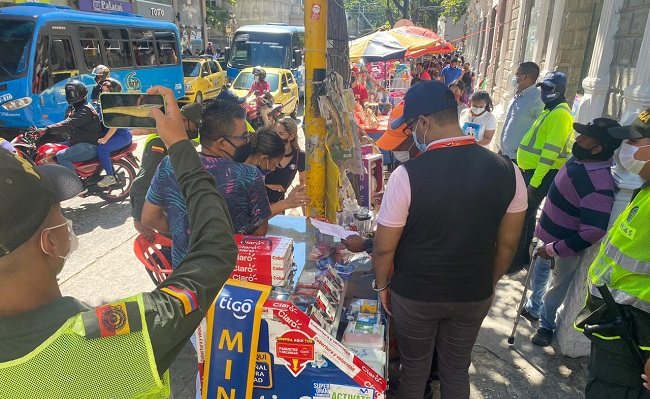 Junto con Migración Colombia, verificaron la permanencia regular de migrantes que se encuentran ejerciendo el comercio en el sector.