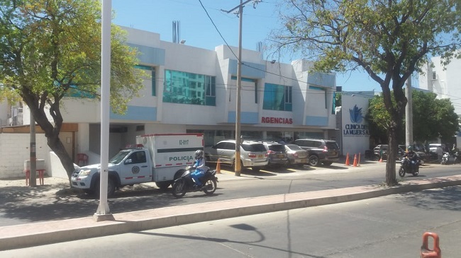 El hombre fue trasladado hasta la clínica La Mujer, pero nada pudieron hacer los médicos para salvarle la vida. 