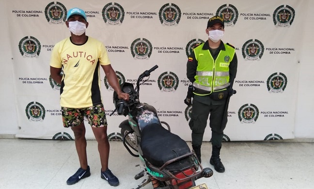 Los uniformados devolvieron la motocicleta recuperada a su dueño, quien se mostró agradecido por recuperar su vehículo. 