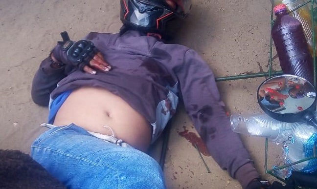 El cuerpo sin vida de Daniel Centenario Flórez, quedó en plena vía a San Sebastián de Buenavista, Magdalena.