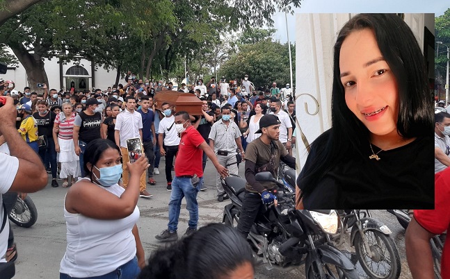 En medio de música, aplausos y lágrimas, familiares amigos y vecinos le dieron el último adiós por las calles de Gaira a la mujer de nacionalidad venezolana  Rafaela Petit.