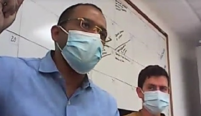 El empresario Enrique Vives Caballero acompañado de su abogado, Alex Fernández.