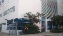 La suicida fue llevada hasta la clínica Los Nogales a donde fue ingresada sin signos vitales.