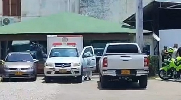 En este sitio donde funciona el lavadero de carros Agua Bendita’ estaba Leonardo Restrepo cuando fue atacado a tiros.