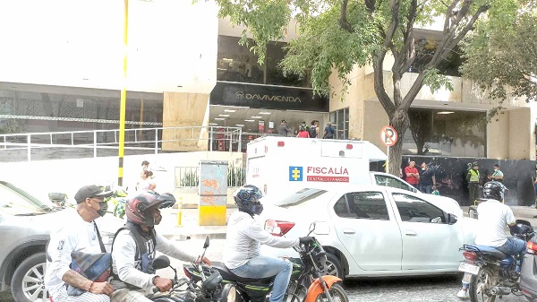 El hecho delincuencial ocurrió la mañana de este miércoles en la oficina principal del Banco Davivienda, centro de Santa Marta.