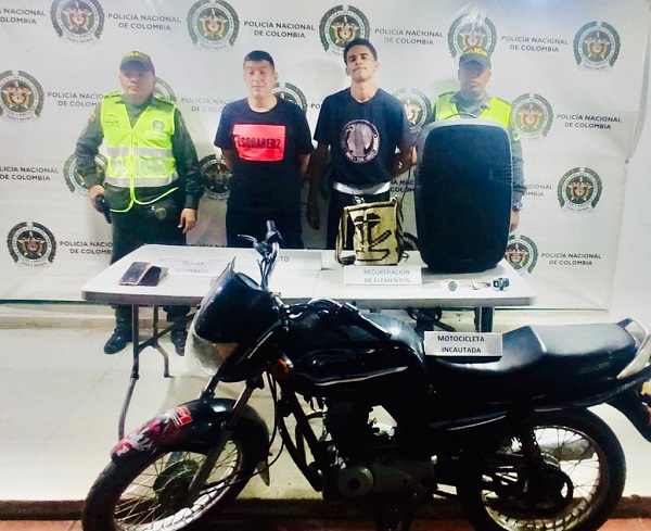 Moises Gustavo Piñate Toribe y Alejandro Salazar Colina, señalados de presuntamente haber atracado a una ciudadana.