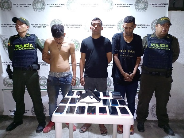 Jairo David Sanguino Barraza, Neyder Jessit Mattos Navarro, Jhojanny José García Delgado, presuntos atracadores capturados.