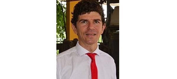 Miguel Ignacio Martínez Olano, abogado  demandante.