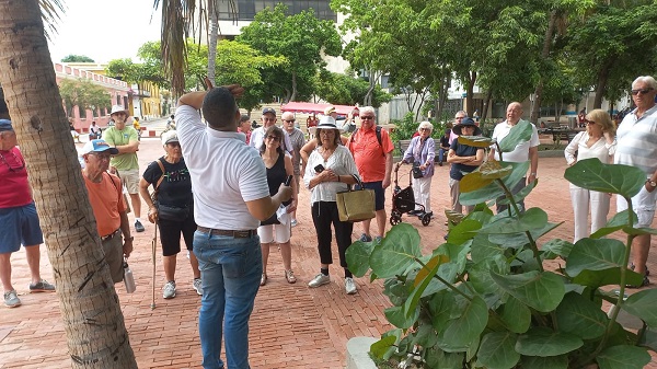 Entre los visitantes extranjeros están los 156 pasajeros que arribaron a Santa Marta en el crucero Seabourn Venture.