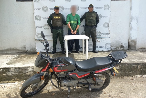 El implicado fue dejado a disposición de las autoridades competentes para responder por los señalamientos que se le hacen.