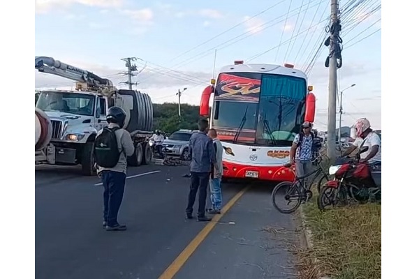 El accidente ocurrió sobre la Troncal del Caribe, cerca de la entrada al Sena Agropecuario.
