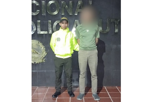 Padre que al parecer abusaba de su hija bajo la excusa de que la estaba educando sexualmente.