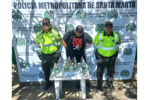 La Policía Nacional se encuentra reforzando las actividades de registro y control, para evitar la venta y distribución del licor adulterado.
