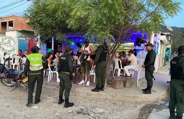 Los dispositivos de seguridad se llevan a cabo con unidades especiales en diferentes sectores de Santa Marta.