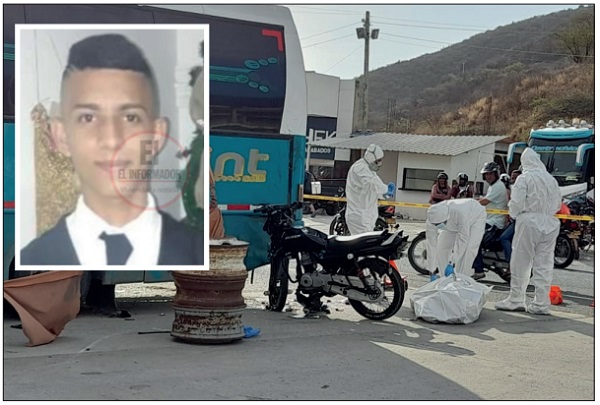 El cuerpo sin vida del joven quedó sobre el asfalto de la Troncal del Caribe.