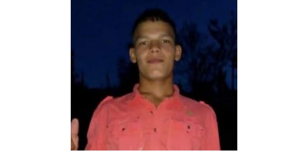 El cuerpo de Luis Guillermo Villa De Ávila quedó en plena vía de Los Contenedores tras ser arrollado por un vehículo.