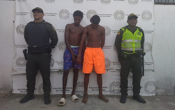 Andrés Rafael Marín Jiménez y Yohandrys José Carmona Pérez, capturados por la Policía Metropolitana de Santa Marta.