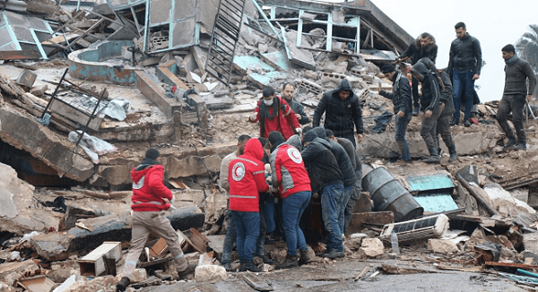 Turquía se mantiene en crisis, después de sufrir un terremoto