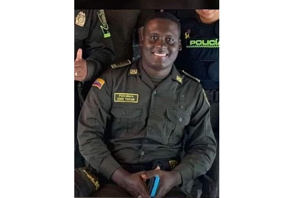 Eder Tovar Torres,  policía muerto.