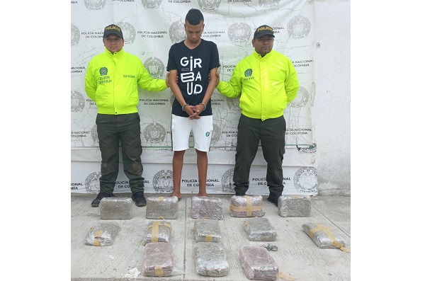 Uno de los implicados llevaba más de 10 kilos de marihuana listos para su distribución.