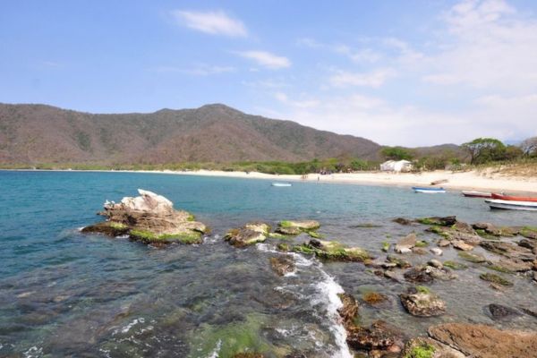 La pesca con dinamita es ilegal y esto está tipificado en la Ley 1851 del 2017.