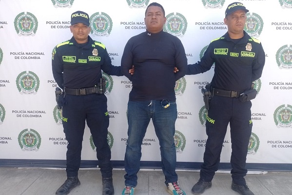 Carlos Mario Reales Martínez, fue detenido por personal de la Policía Metropolitana de Santa Marta.