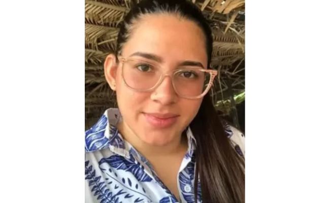 Kelly Ariza, en medio del accidente quedó debajo del camión cisterna, de donde fue sacada por paramédicos.