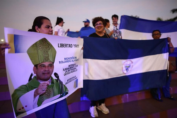 Ciudadanos nicaragüenses se reúnen para conmemorar el quinto aniversario de las manifestaciones de abril de 2018 contra el Gobierno de Nicaragua.