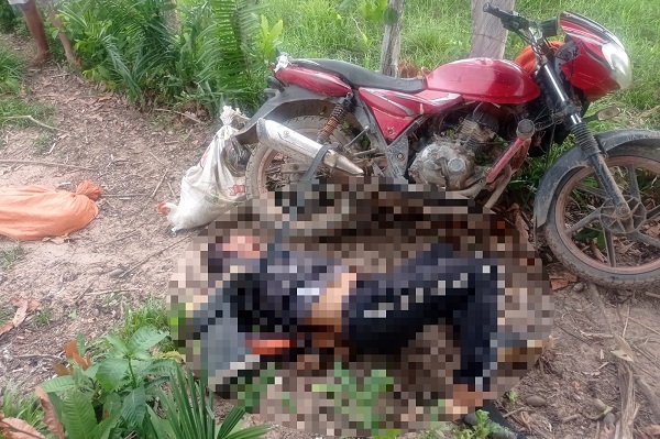 Eustorgio Contreras Moya, fue atado de manos a la moto en la que iba y seguidamente le dieron muerte.