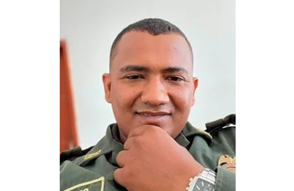 Patrullero Freddy Cantillo Sánchez, fue auxiliado y llevado a una clínica en donde a las pocas horas murió.