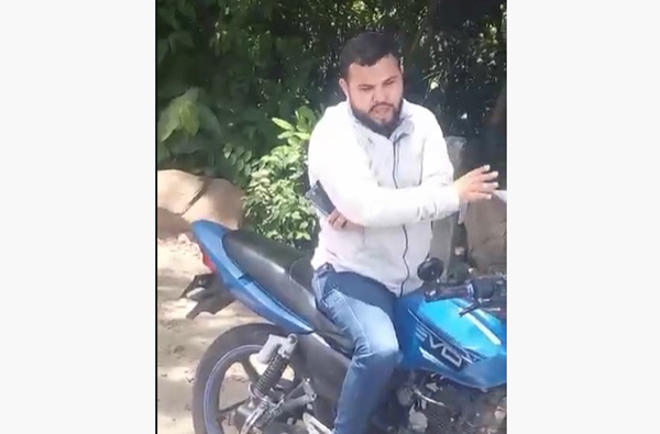 Esta sería la persona que, según las denuncias se vale de artimañas para imponer sanciones a conductores en Fundación, Magdalena.