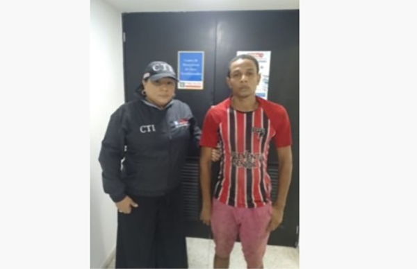 Los otros dos implicados no fueron entregadas sus identidades por parte de las autoridades.
