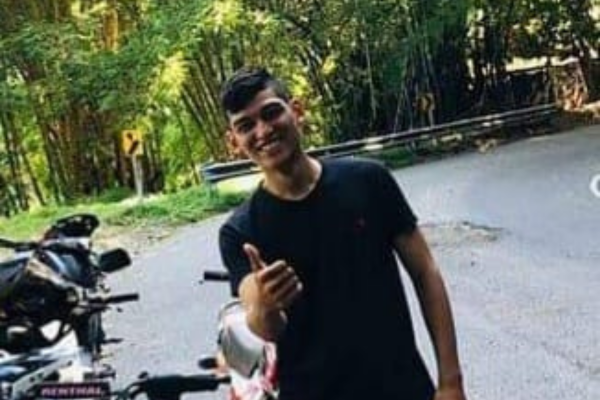 Algunas versiones indican que Eric había salido a estrenar su motocicleta nueva