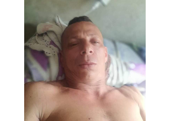 El cuerpo sin vida de Alexander Alexy Orozco Barrios quedó sobre el andén frente de la Parroquia Santa Ana.