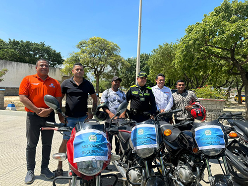 Varios fueron los propietarios de carros y motocicletas acudieron al llamado de la Policía Metropolitana para recibir sus vehículos.