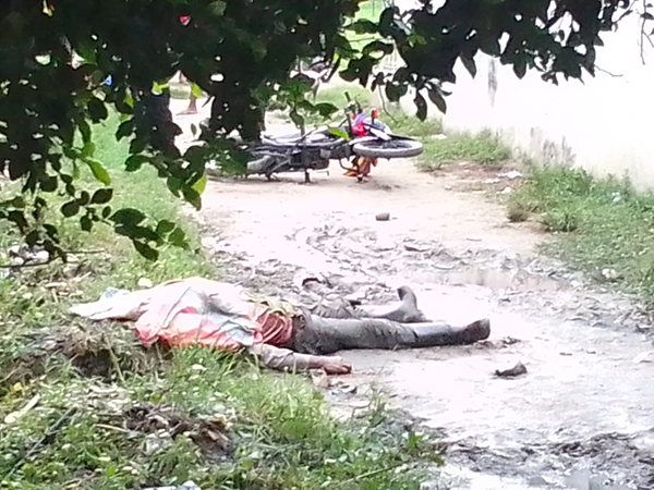 El cuerpo sin vida de Carlos Gómez Suárez quedó en un sector desolado del barrio Villa del Río.