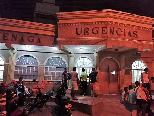 Luis Alberto Díaz y Arnold Hernández Rodríguez, heridos a tiros por desconocidos, fueron llevados hasta la Policlínica Ciénaga.