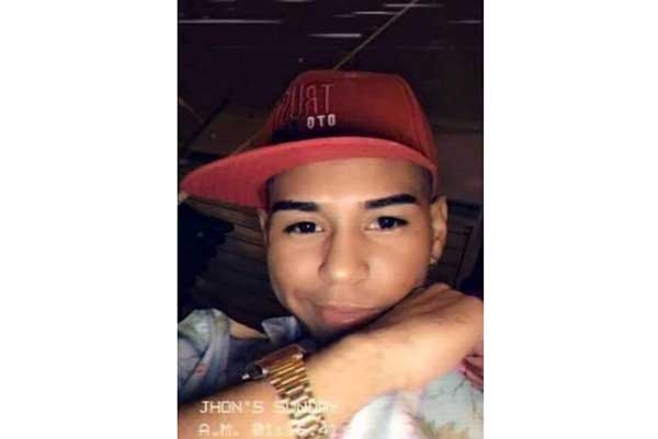Jhon Bairon Vizcaíno Velásquez fue auxiliado y llevado hasta la sala de urgencias de la Clínica Los Nogales a donde fue ingresado sin signos vitales. Jhon Bairon Vizcaíno Velásquez fue auxiliado y llevado hasta la sala de urgencias de la Clínica Los Nogales a donde fue ingresado sin signos vitales.
