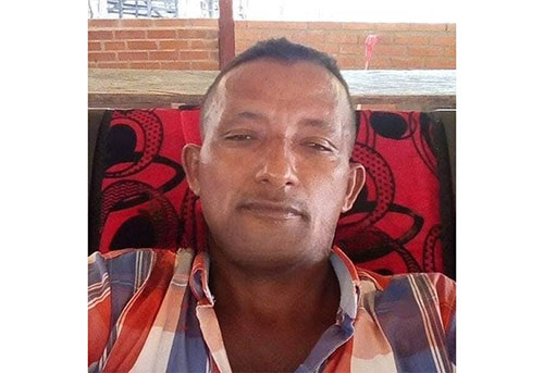 El cuerpo sin vida de José Gregorio Hernández Santoyo quedó en una cuneta ubicada a un lado de la Troncal de Oriente.