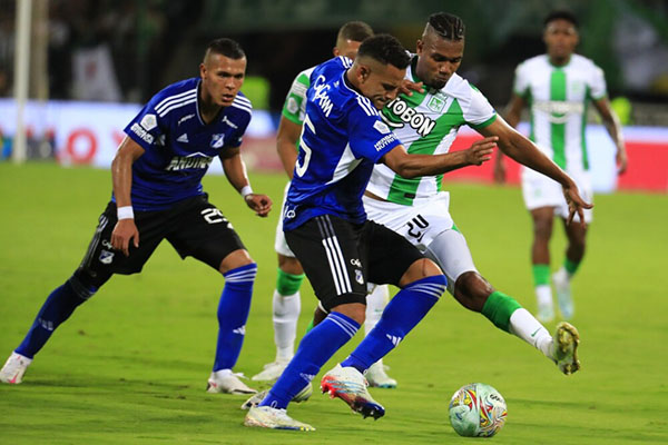 Millonarios y Nacional se han enfrentado en cuatro finales, en las cuales ambos equipos han logrado dos títulos respectivamente.