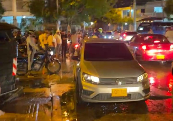 En este vehículo de placas LQT-733 se movilizaban las víctimas cuando fueron atacadas a tiros.