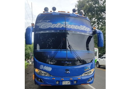 Este bus de la empresa Cootracosta, de placas de placas STS-140, está implicado en el accidente. Este bus de la empresa Cootracosta, de placas de placas STS-140, está implicado en el accidente.