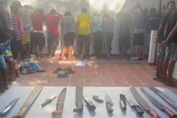 Según el informe policial, los adolescentes coordinaban estos encuentros a través de redes sociales.