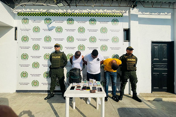 Los implicados fueron dejados a disposición de las autoridades competentes.