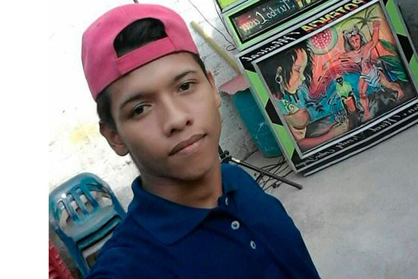 Paulo Alexander Fula Romero quedó tendido en el sitio donde fue baleado.