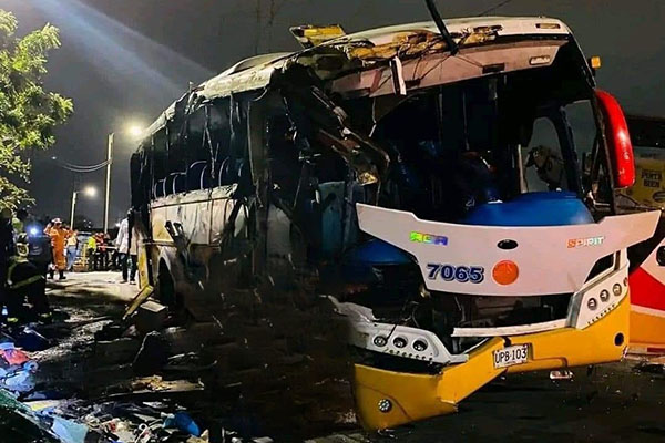 El bus de servicio interdepartamental de placas UPB-103, afiliado a la empresa Torcoroma, quedó completamente destruido.
