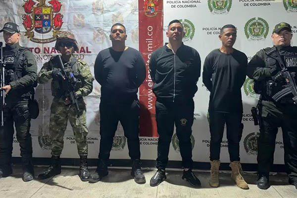 César Gustavo Becerra Gómez, alias ‘Camilo, junto con Mateo Heriberto Herrera Osorio y Leonis Gabriel Gómez.