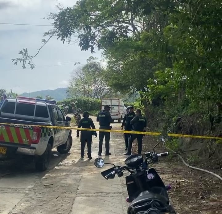 Inspeccionan lugar de la vereda de Masinga, donde se ha encontrado un cadáver desmembrado.