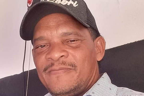 Omar Enrique Manjarrez Meza asesinado a puñaladas dentro del taxi en el que trabajaba.